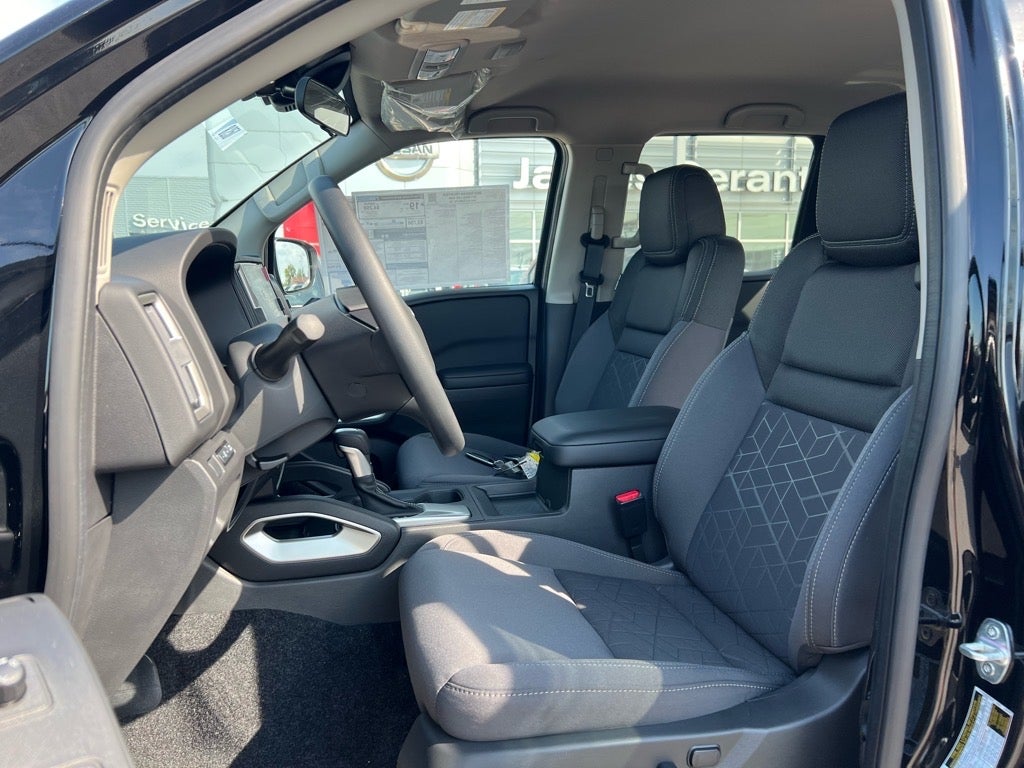 2025 Nissan Frontier Crew Cab SV