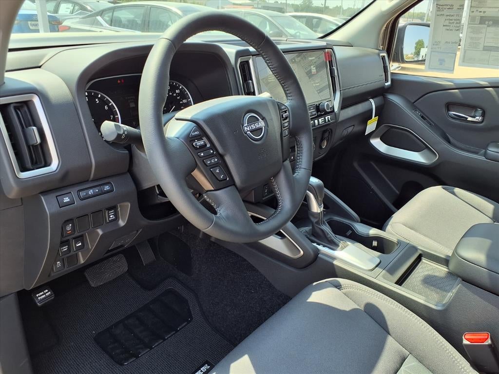 2025 Nissan Frontier Crew Cab SV