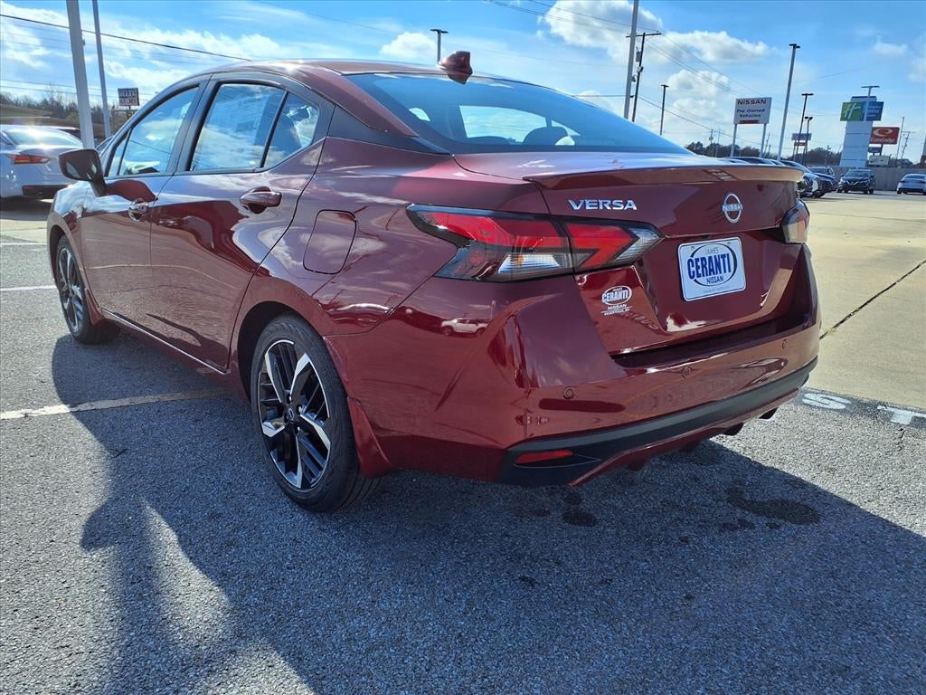 2025 Nissan Versa SR