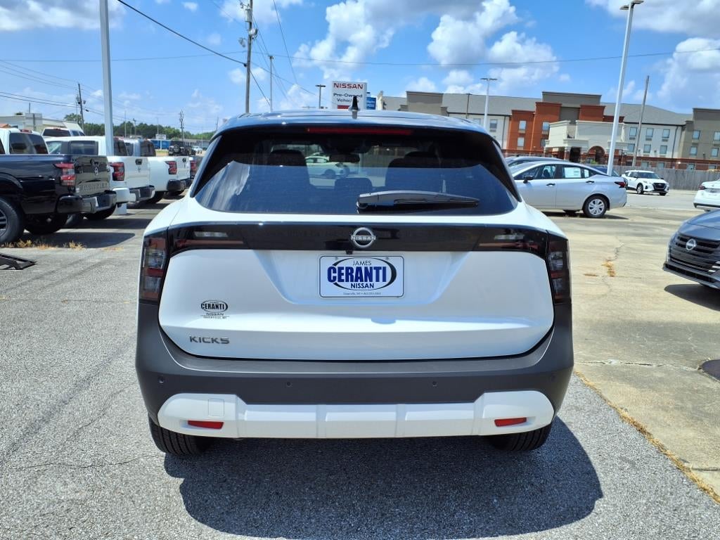 2025 Nissan Kicks SV