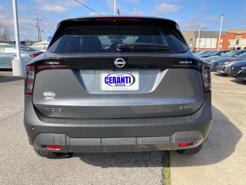 2025 Nissan Kicks SV