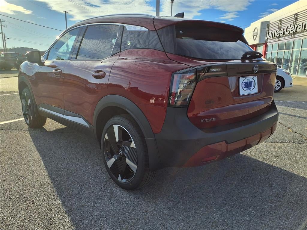 2026 Nissan Kicks SR