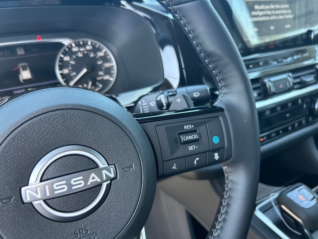 2025 Nissan Pathfinder SL