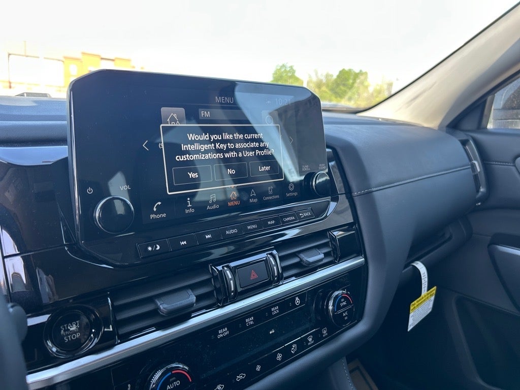 2025 Nissan Pathfinder SL