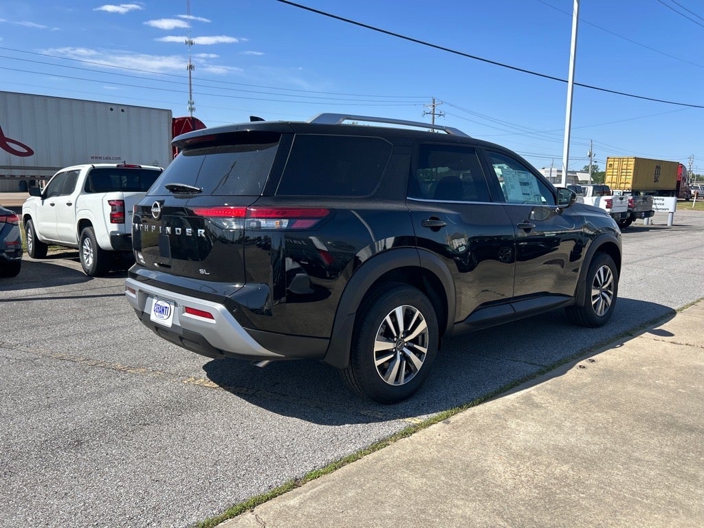 2025 Nissan Pathfinder SL