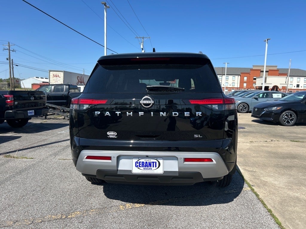 2025 Nissan Pathfinder SL