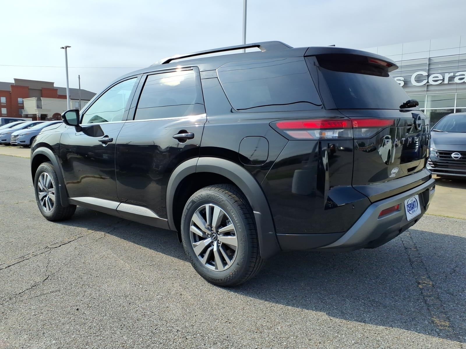 2026 Nissan Pathfinder SL