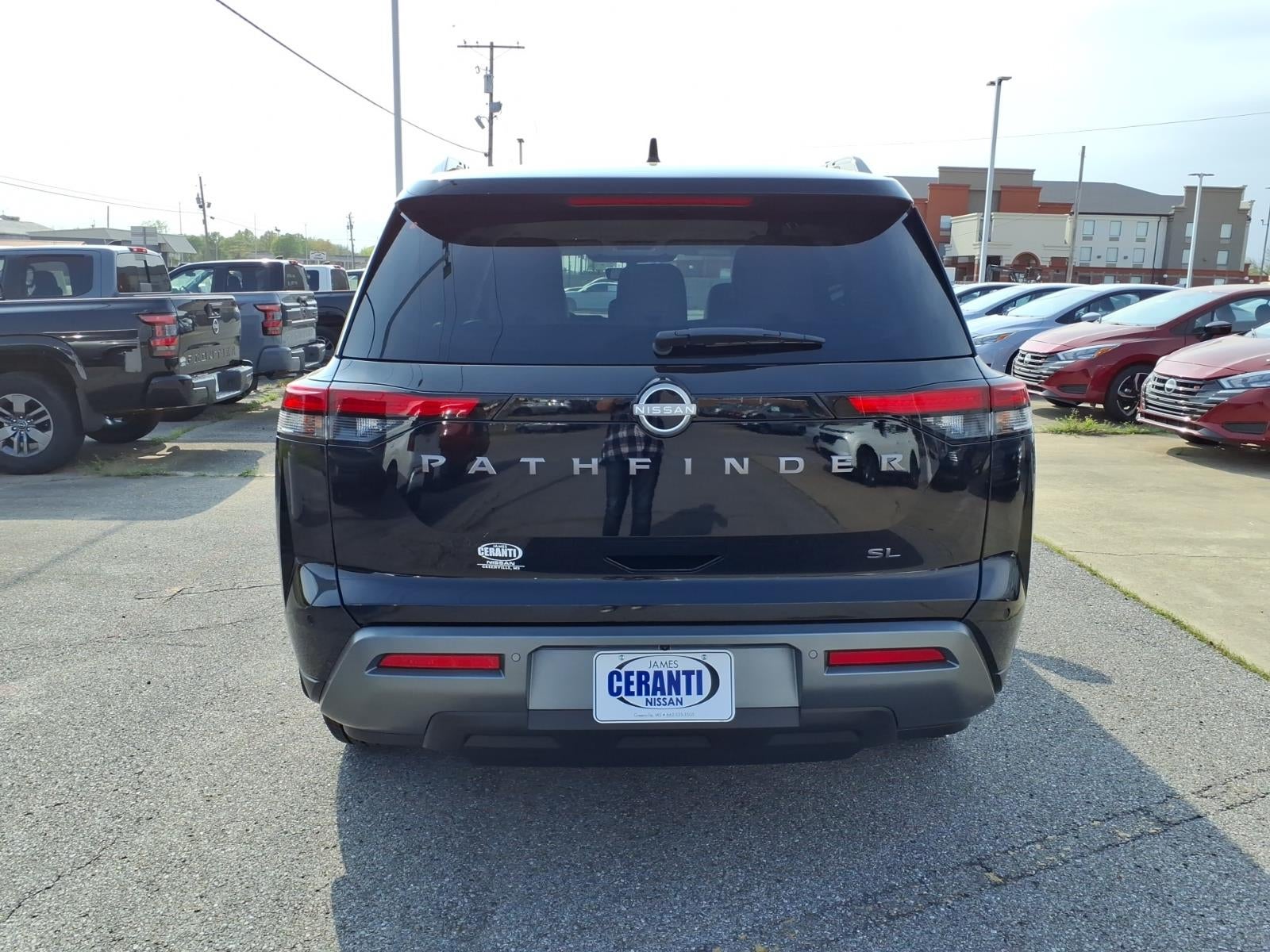 2026 Nissan Pathfinder SL