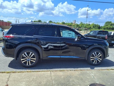 2025 Nissan Pathfinder Platinum