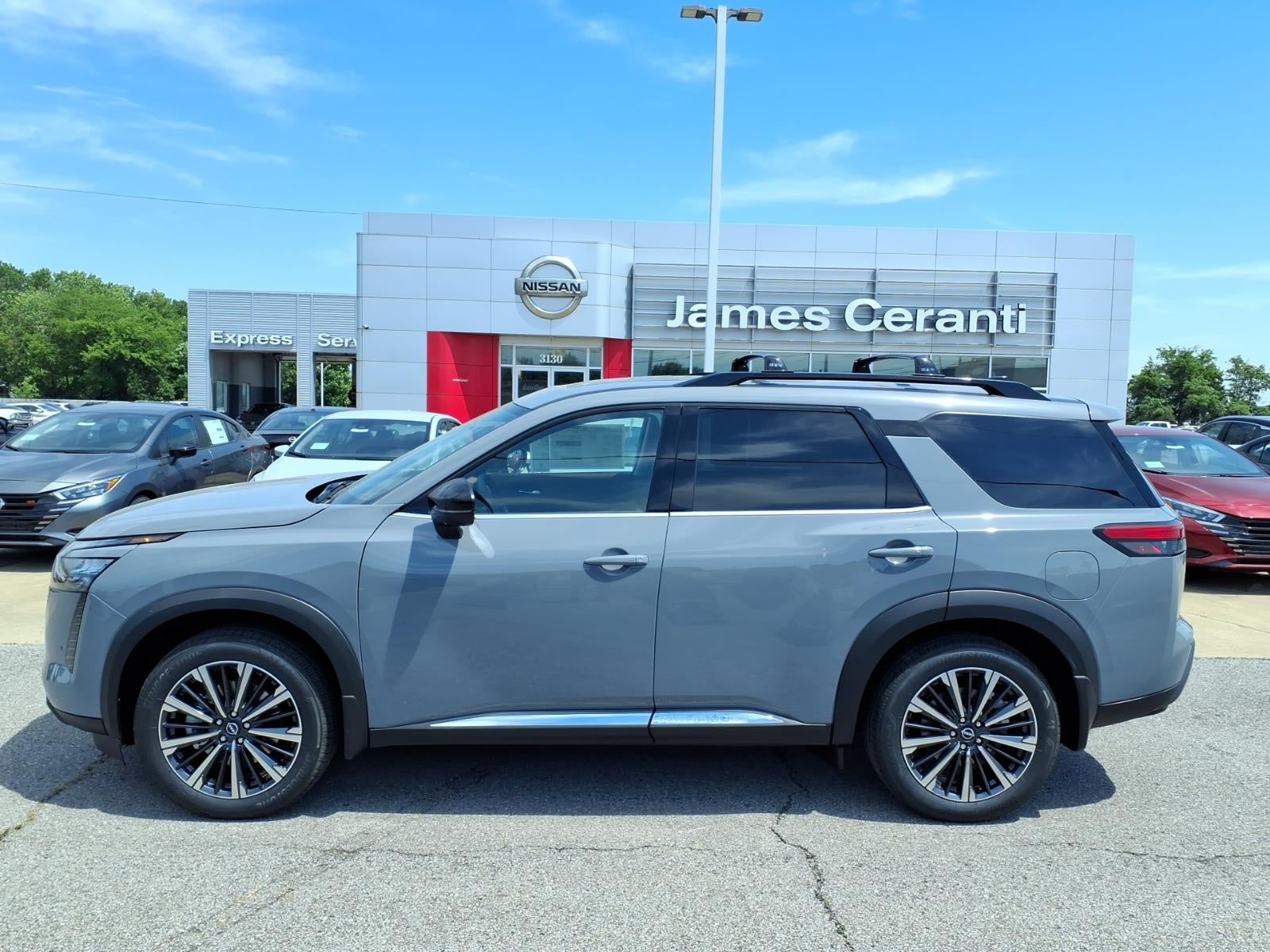 2026 Nissan Pathfinder Platinum 2WD's photo